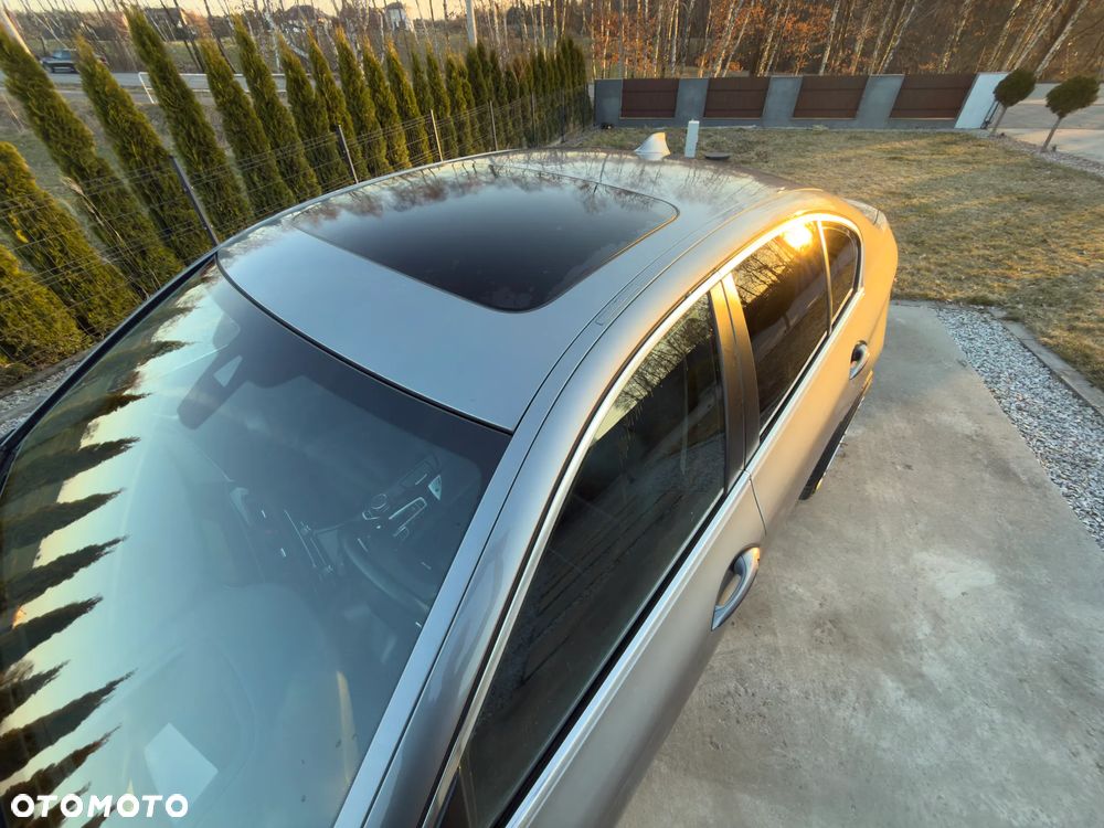 BMW Seria 5 528i xDrive Sport-Aut Luxury Line - 15