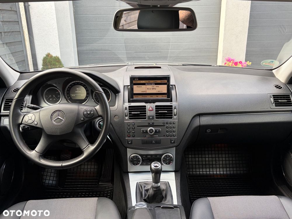 Mercedes-Benz Klasa C 180 Kompressor BlueEFFICIENCY Avantgarde - 25