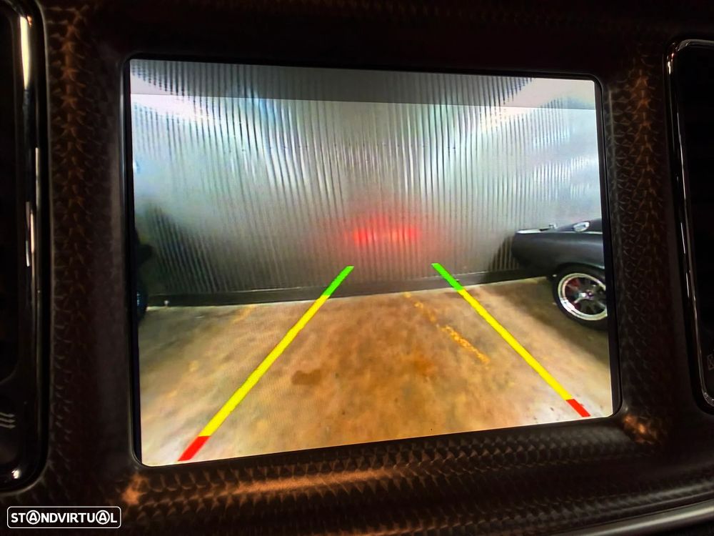 Dodge Challenger Auto SRT Hellcat - 43