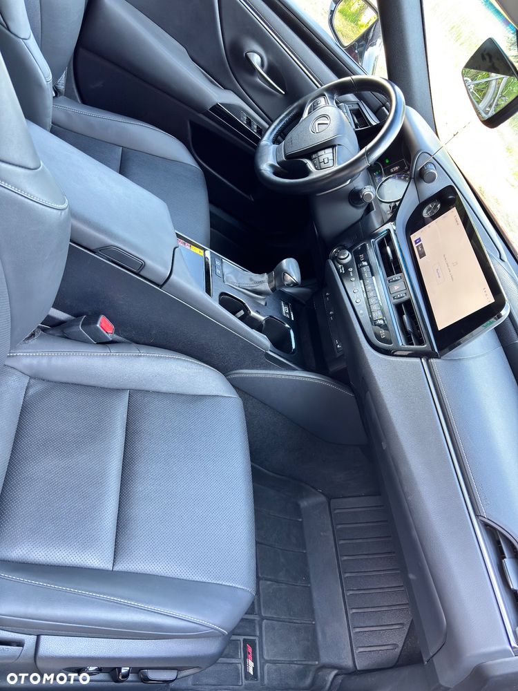 Lexus ES 300h Business Edition + - 17