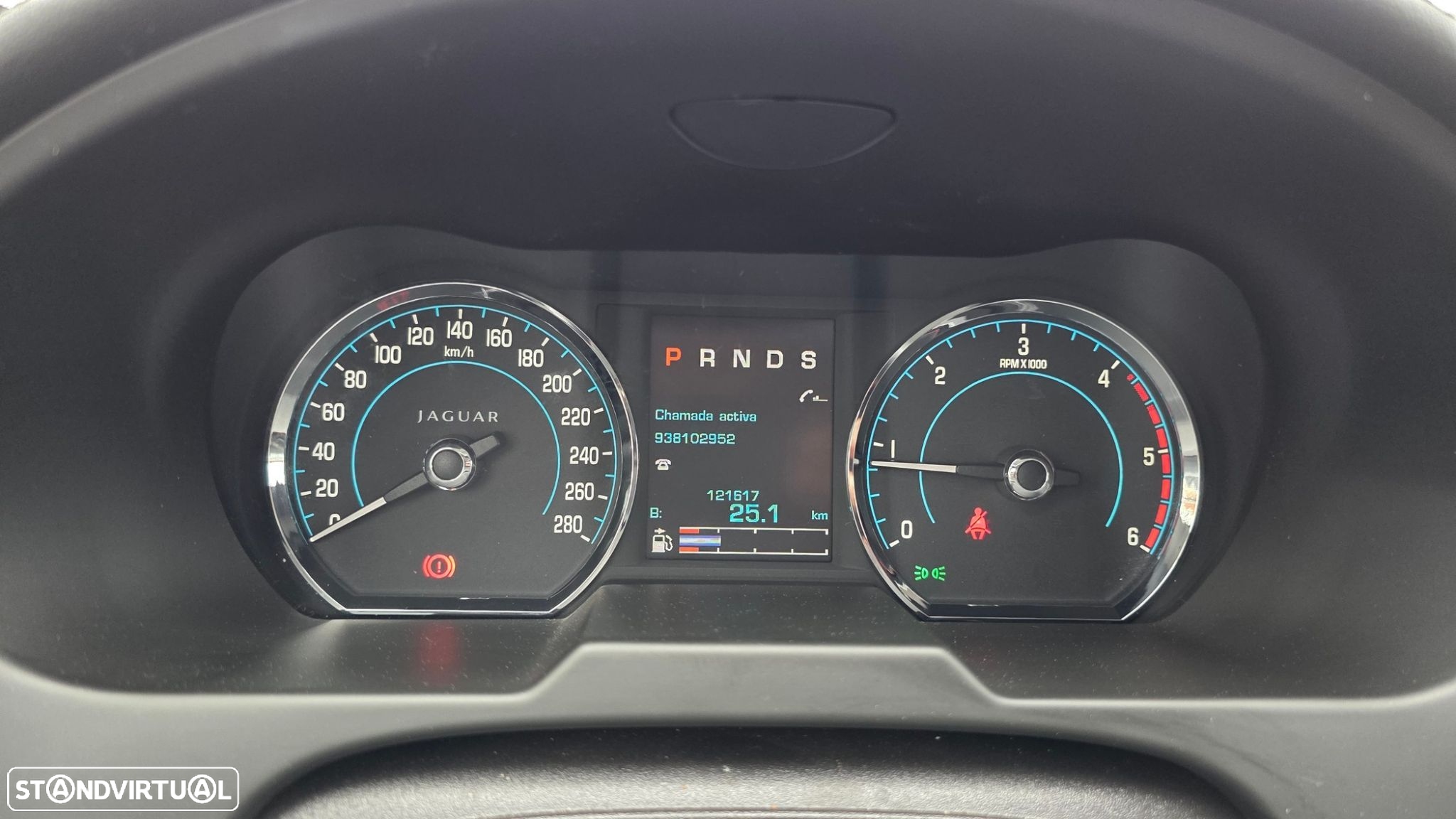 Jaguar XF 2.2 D Premium Luxury - 28