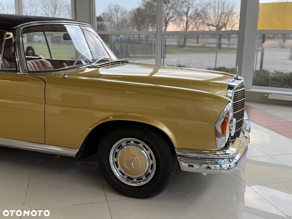 Mercedes-Benz 280 - 9