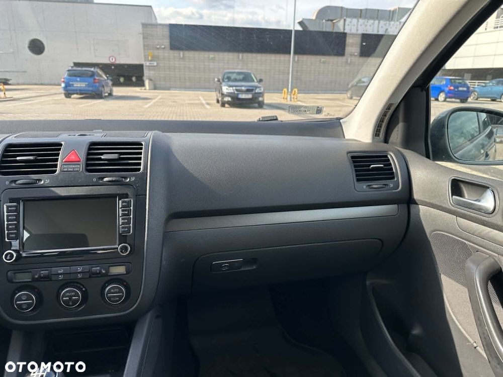 Volkswagen Golf 1.6 FSI Comfortline - 17