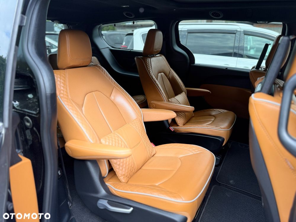 Chrysler Pacifica - 26