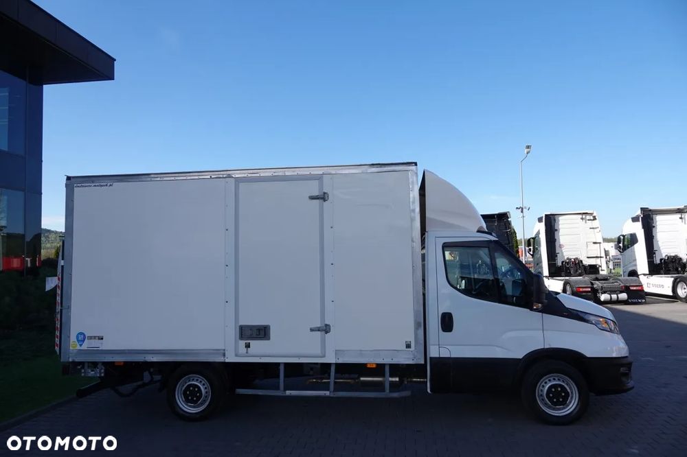 Iveco DAILY 35-160 / 3.0 D / KONTENER 4,3 M / WINDA 750 kg  / BLIŹNIAK   DMC: 3500 KG /  2021 / SPROWADZONY - 8