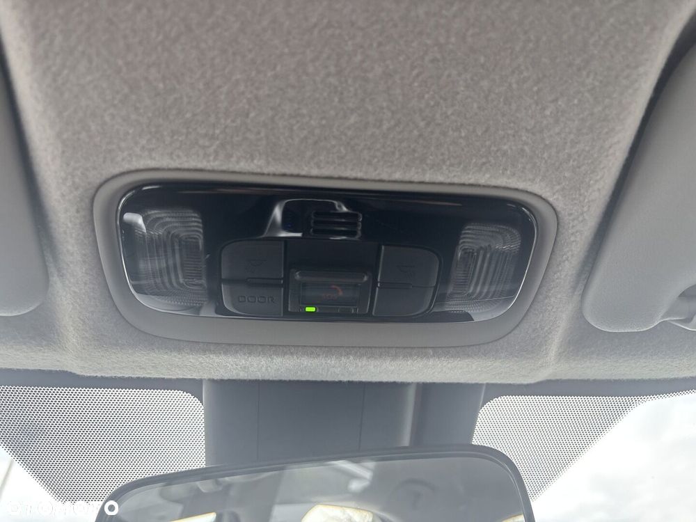 Toyota Yaris Hybrid 1.5 Comfort - 28