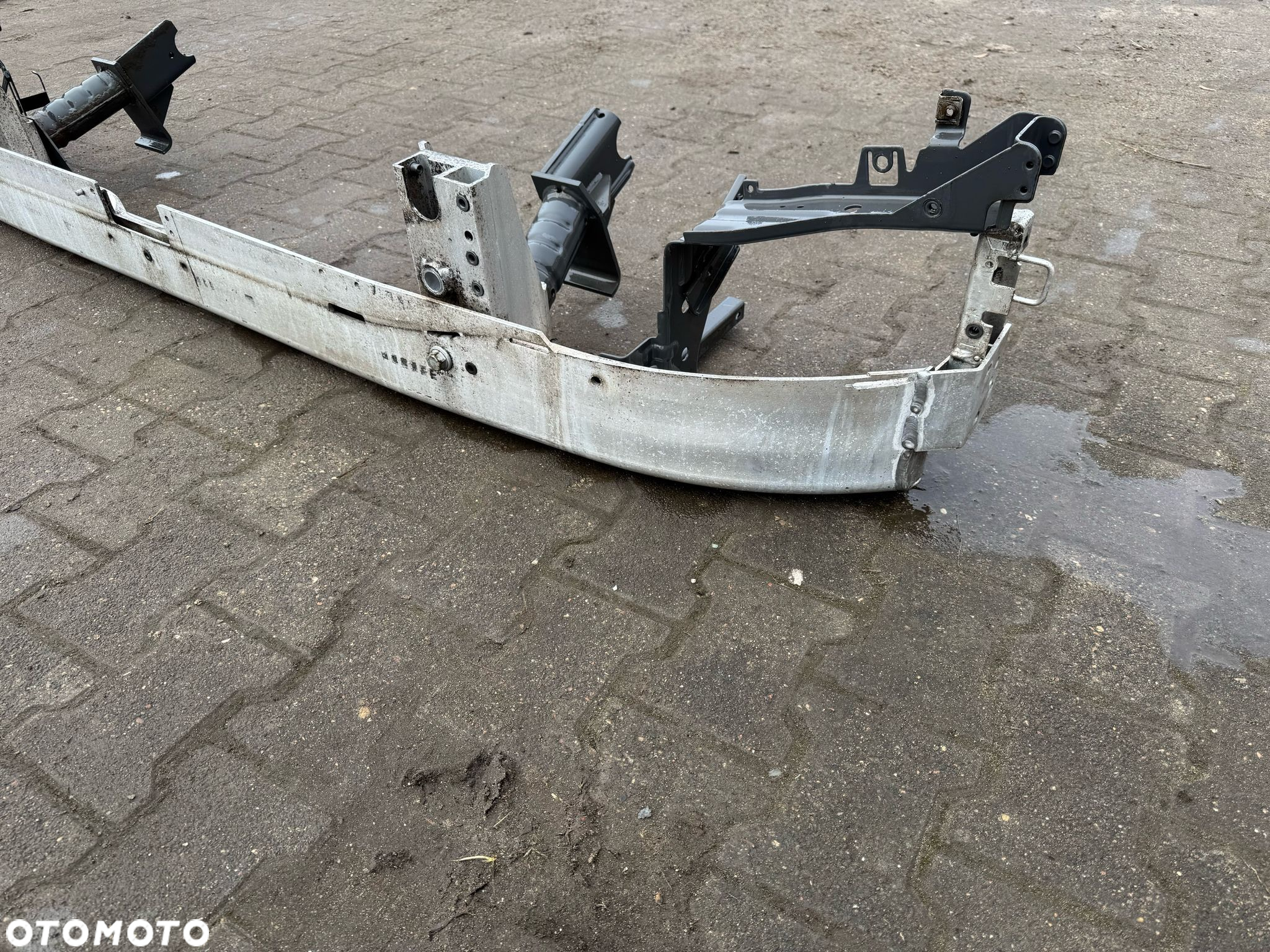 VOLVO FH4 BELKA ZDERZAKA PRZÓD 84210166 - 2