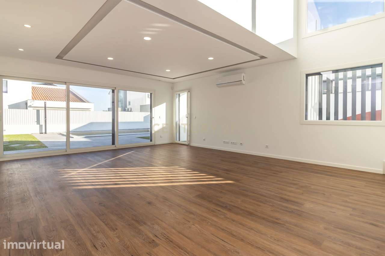 Moradia Nova T4 com piscina e garagem - Sobreda - Charneca de Caparica - Grande imagem: 3/60
