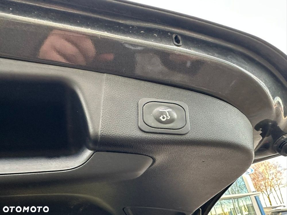 Ford Focus 1.5 EcoBoost Titanium X - 23