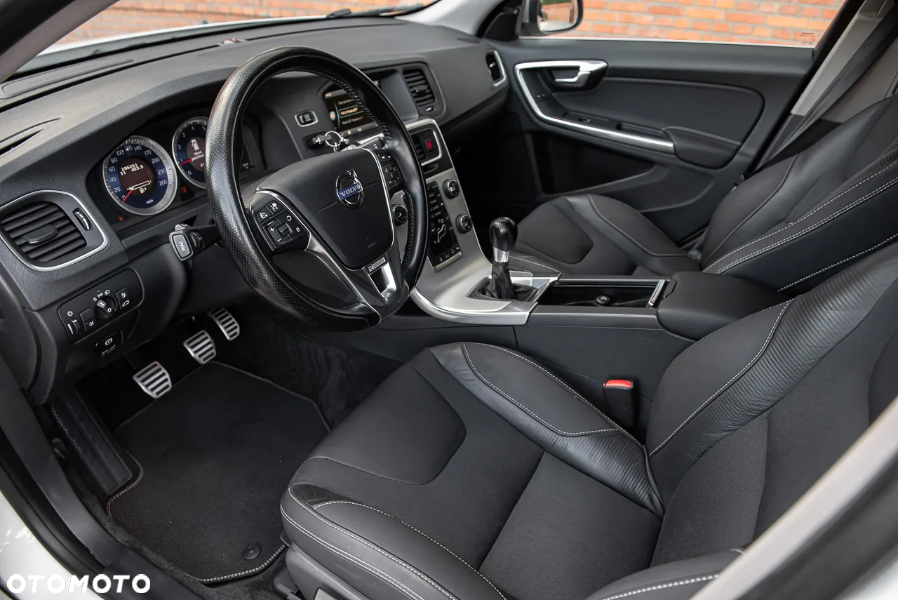 Volvo V60 T5 R-Design - 15