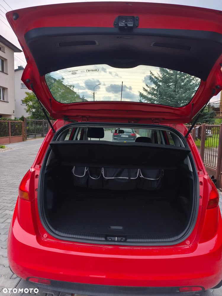 Kia Venga - 10