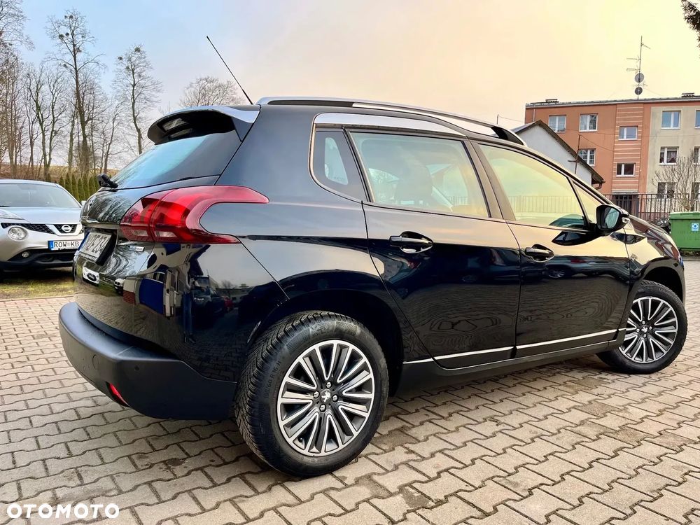 Peugeot 2008 1.2 Pure Tech Style S&S - 10