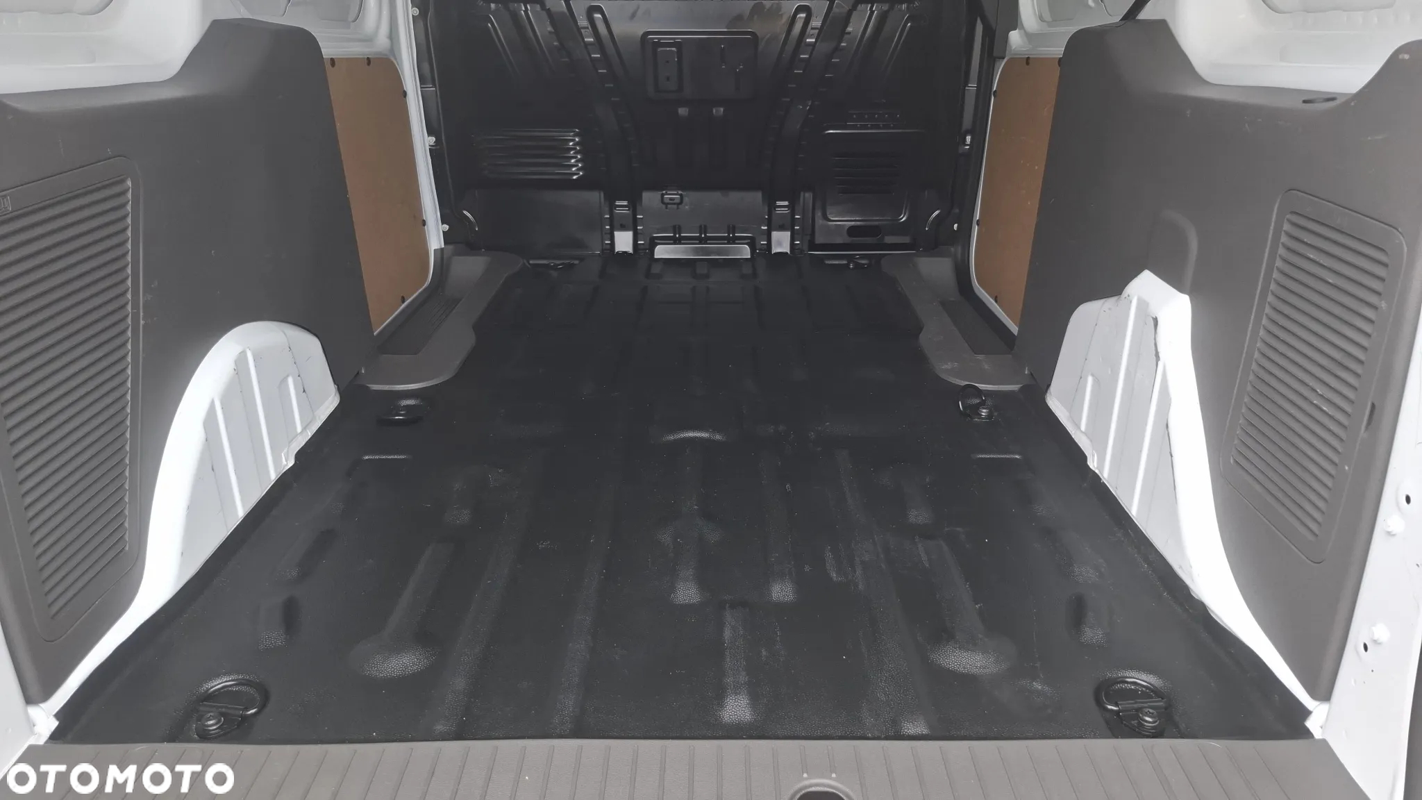 Ford CONNECT - 10