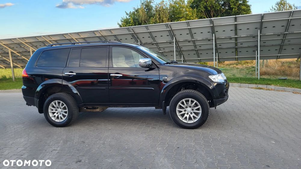 Mitsubishi Pajero Sport 2.5 DID Intense + - 10