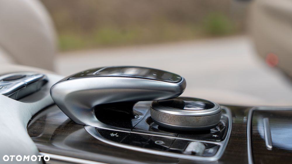 Mercedes-Benz Klasa C 300 9G-TRONIC - 15