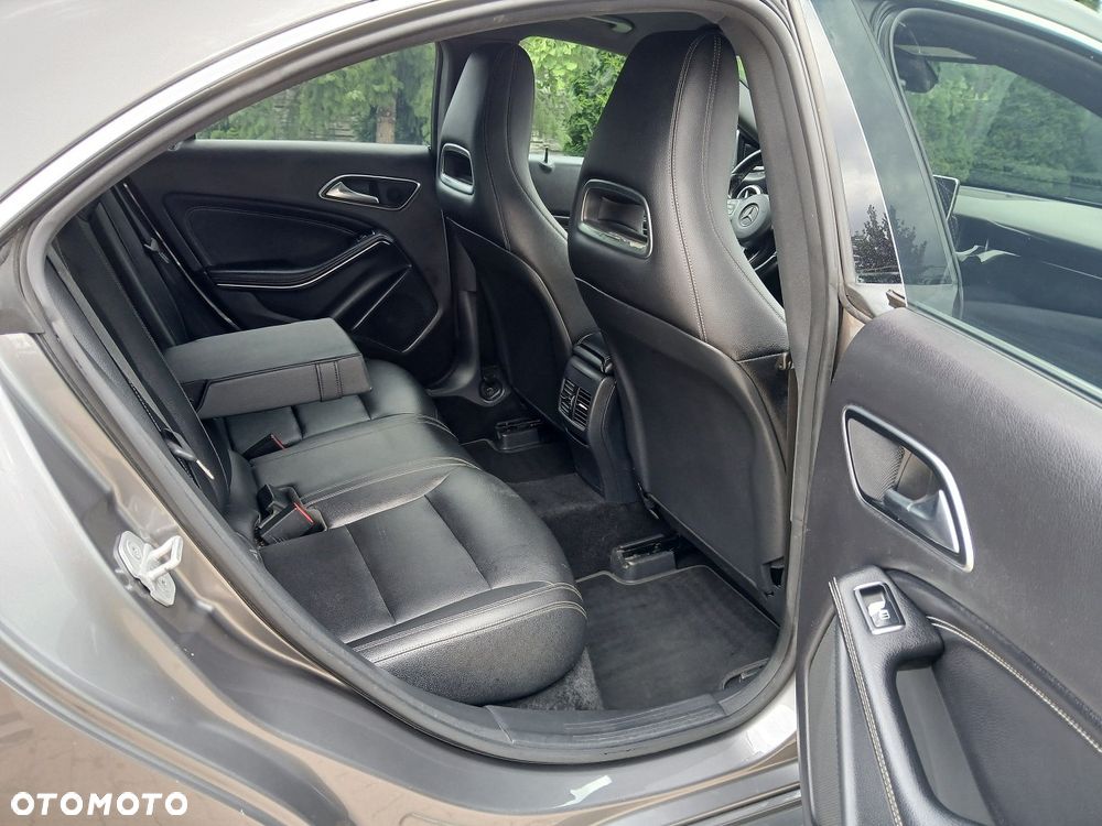 Mercedes-Benz CLA 250 7G-DCT AMG Line - 15