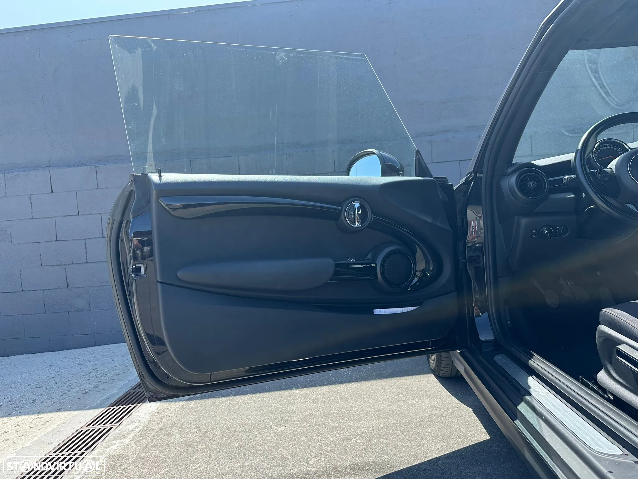 MINI 3 Portas One D - 21