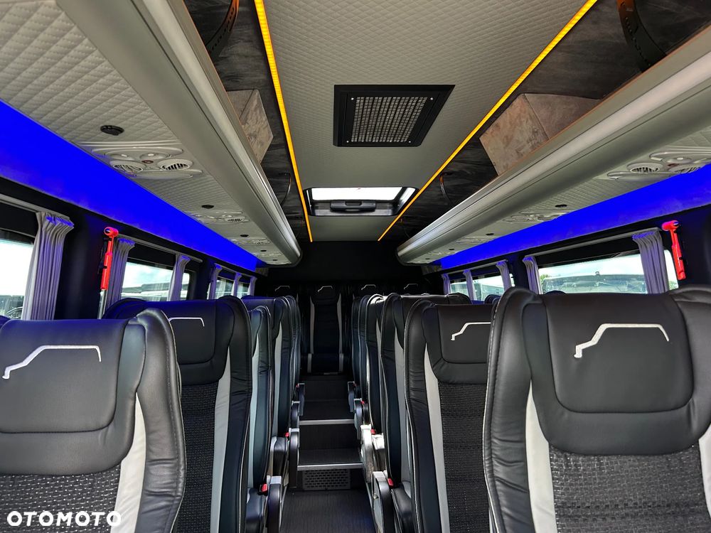 Mercedes-Benz Sprinter 519 - 18