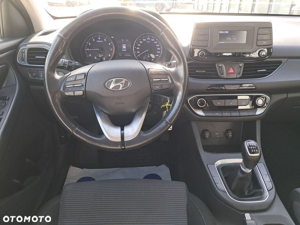 Hyundai i30 1.5 DPI Classic + - 17