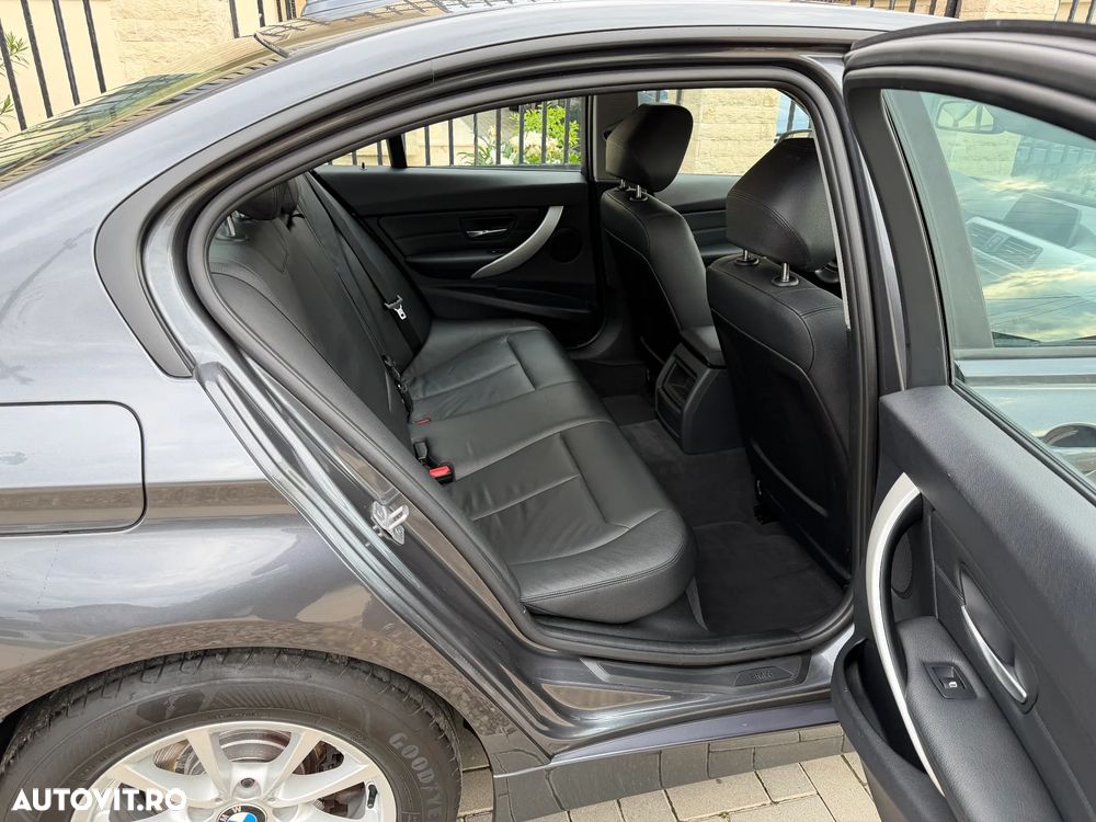 BMW Seria 3 318d Aut. - 10