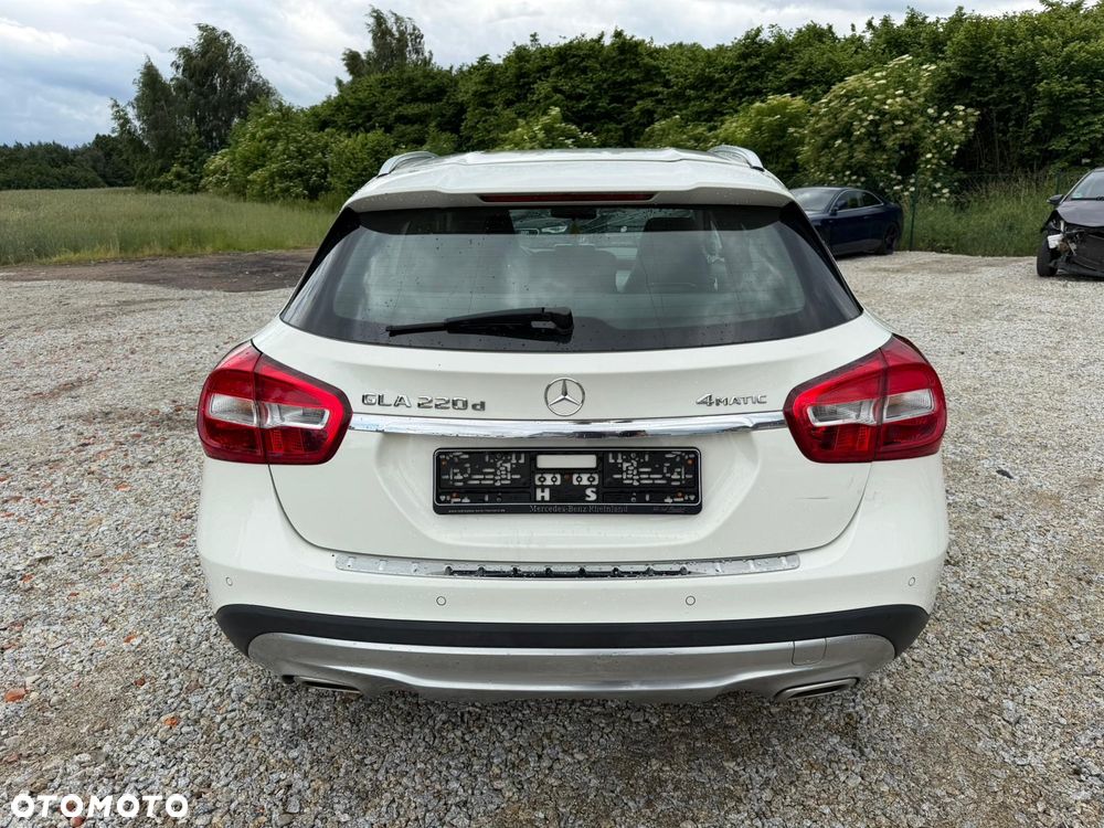 Mercedes-Benz GLA - 4