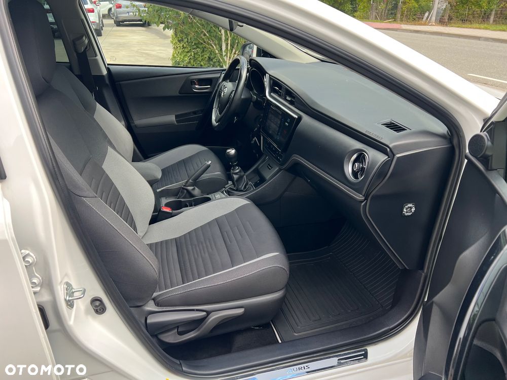 Toyota Auris 1.6 D-4D Executive - 30