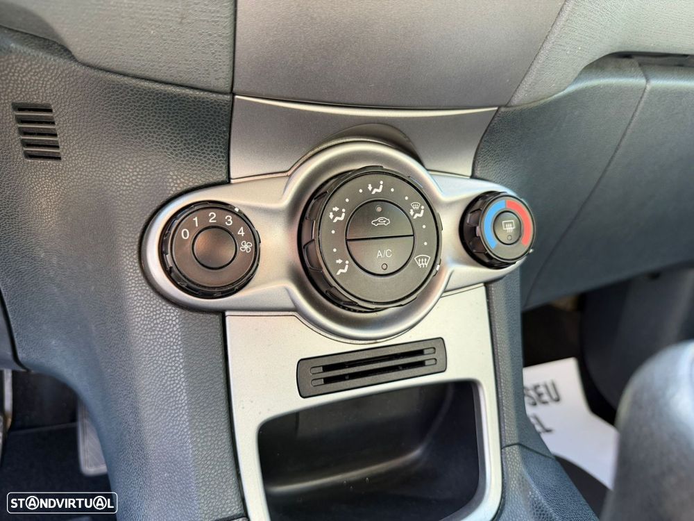 Ford Fiesta 1.4 TDCI Techno - 20