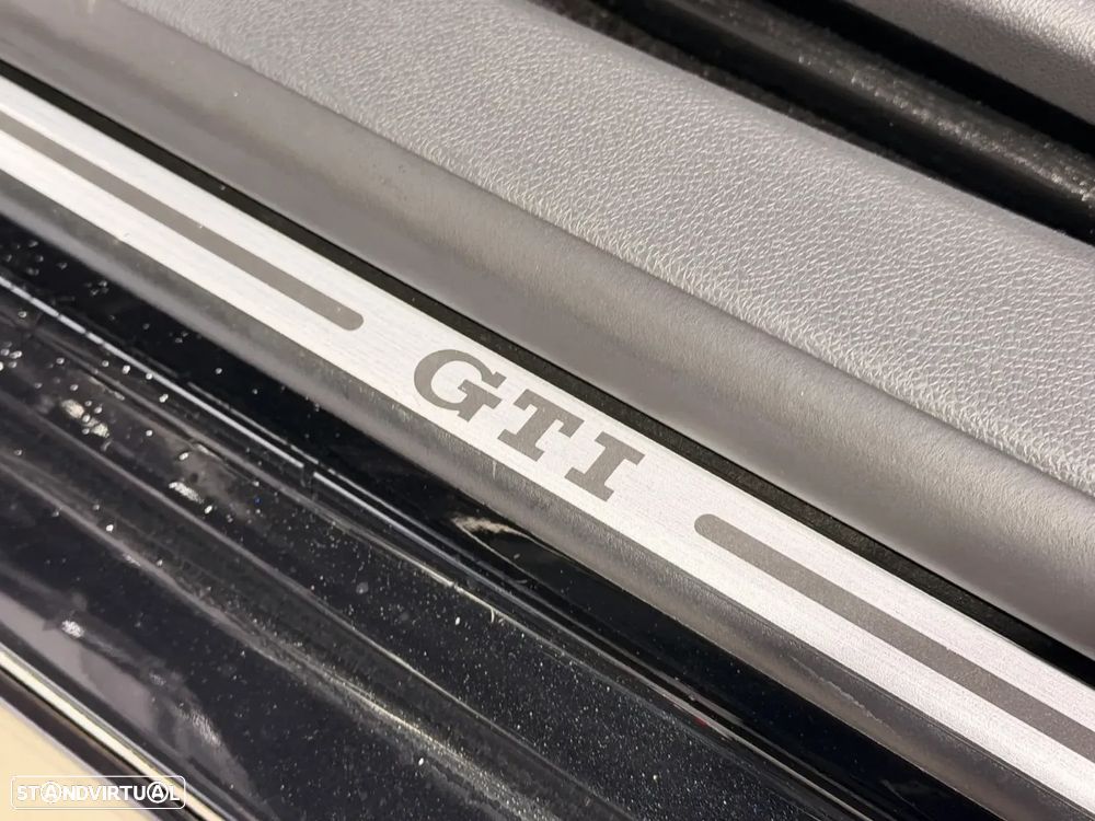 VW Golf 2.0 GTi DSG Pirelli - 24