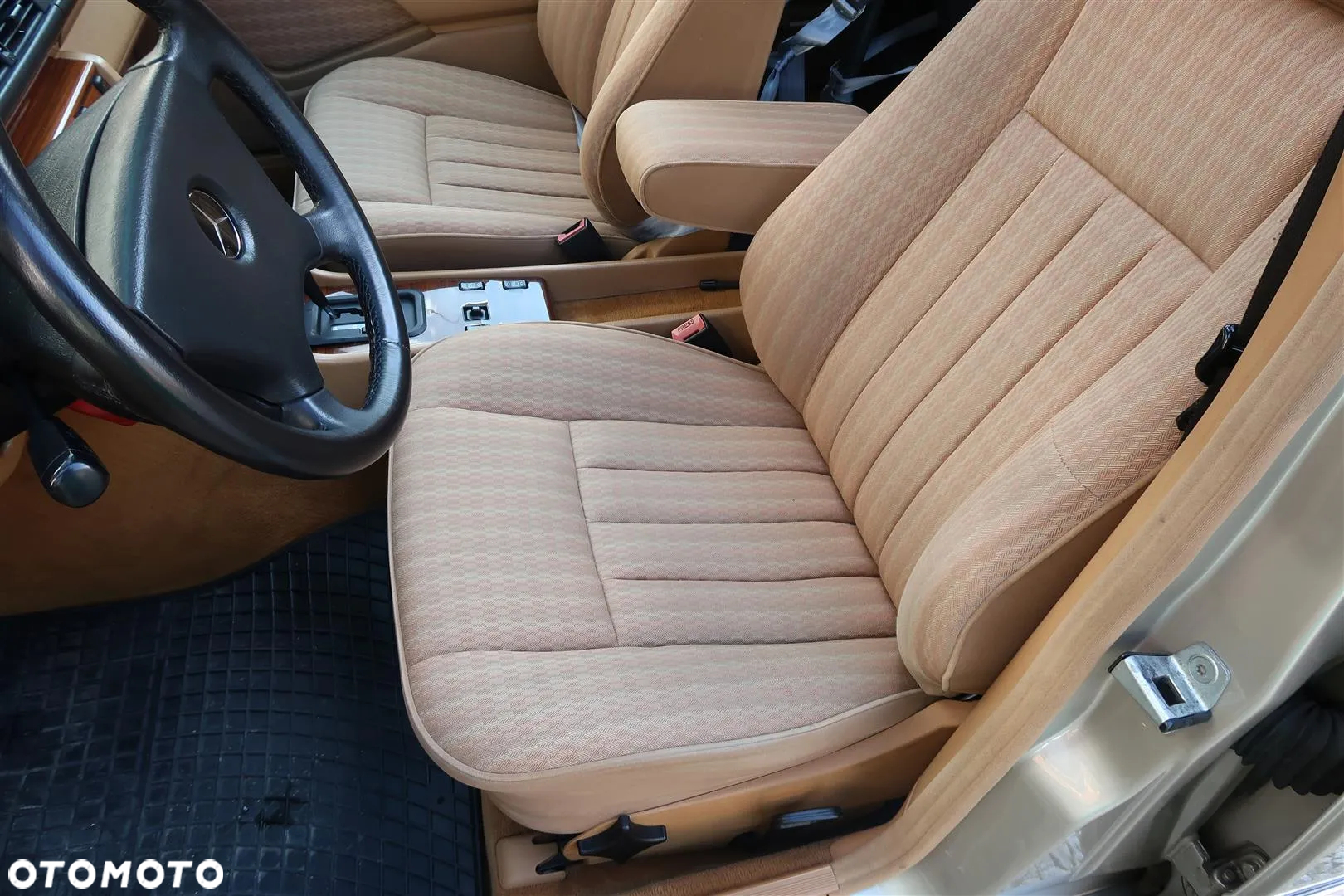 Mercedes-Benz W124 (1984-1993) - 29