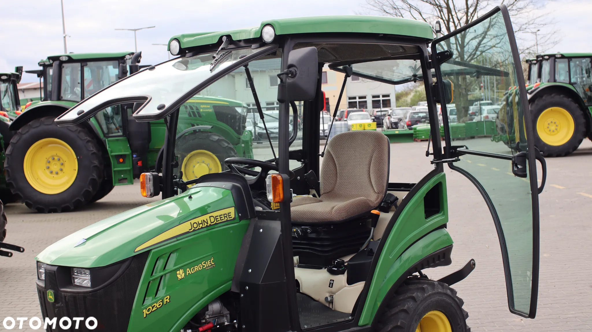 John Deere 1026R - 10