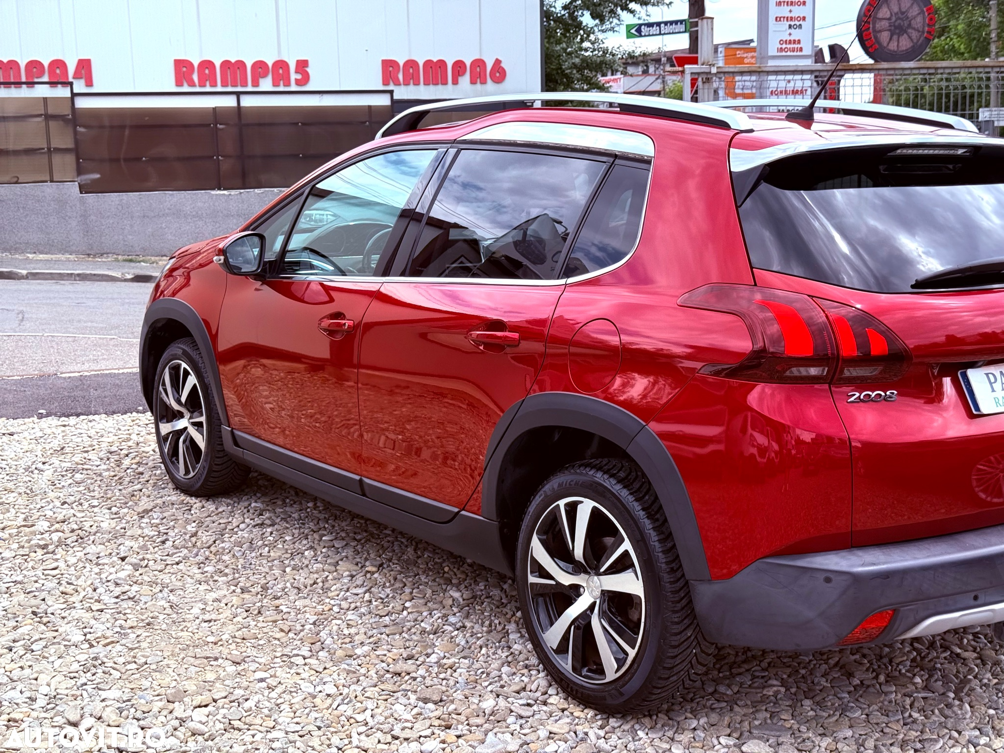 Peugeot 2008 1.2 PureTech Turbo EAT6 S&S Allure - 8