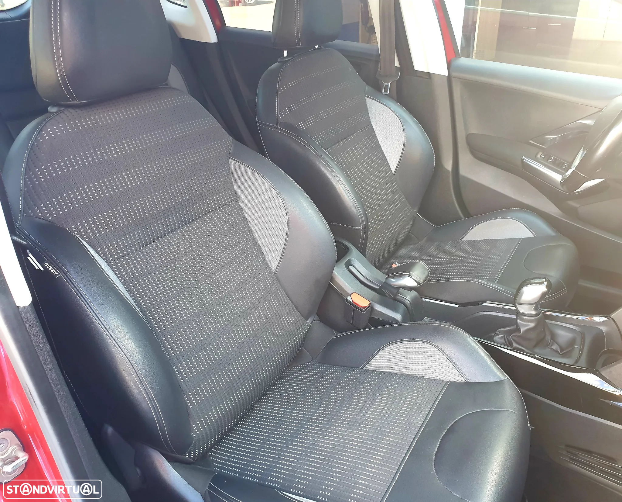 Peugeot 2008 1.2 PureTech Allure - 18