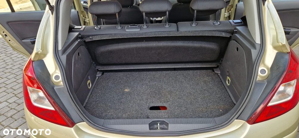 Opel Corsa 1.2 16V Cosmo - 17