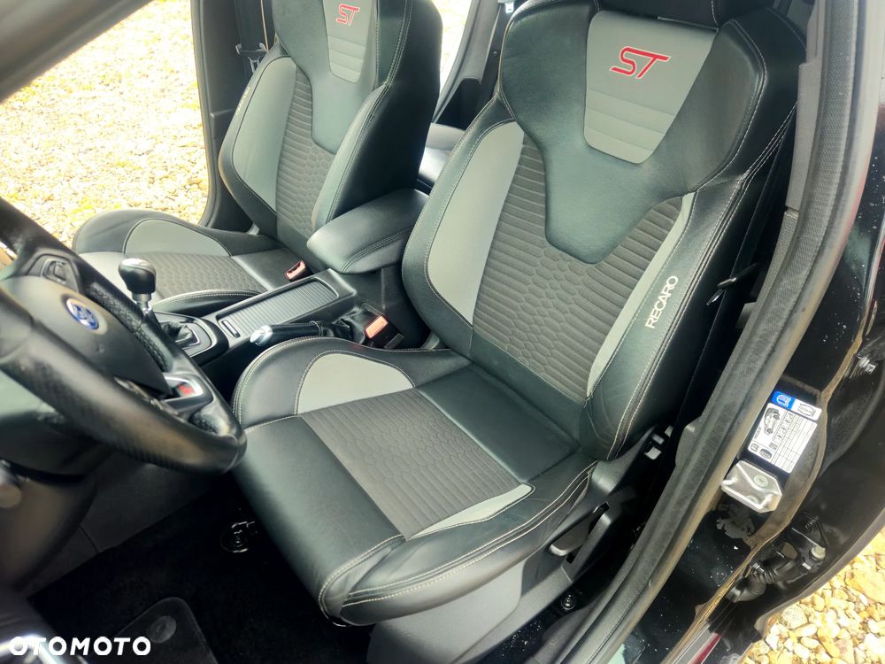 Ford Focus 2.0 TDCi ST - 40