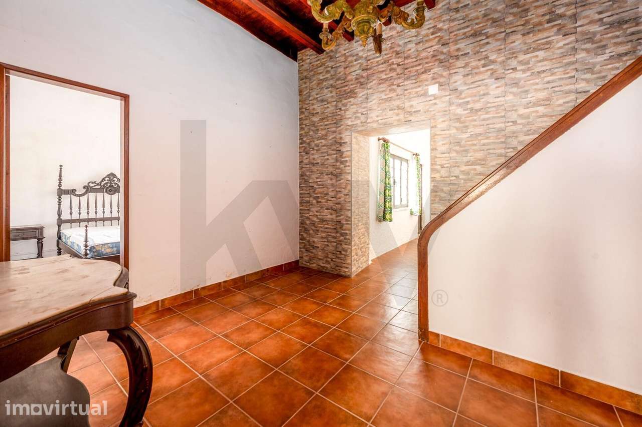 Moradia T4 com terreno a 1 km da praia São Bernardino |Garagem 56 m2| - Grande imagem: 5/29