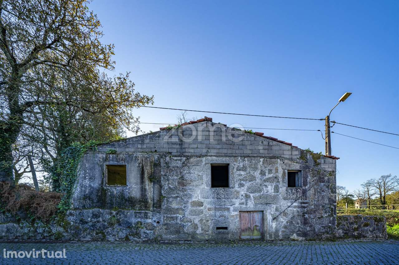 Terreno Urbano de 3053m² com Ruína - Grande imagem: 3/22