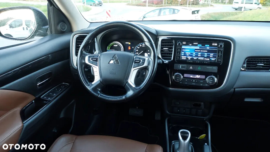Mitsubishi Outlander - 8