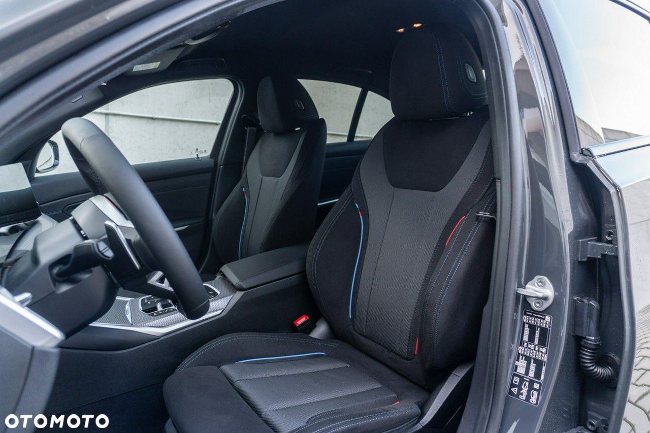 BMW Seria 3 330i xDrive - 11