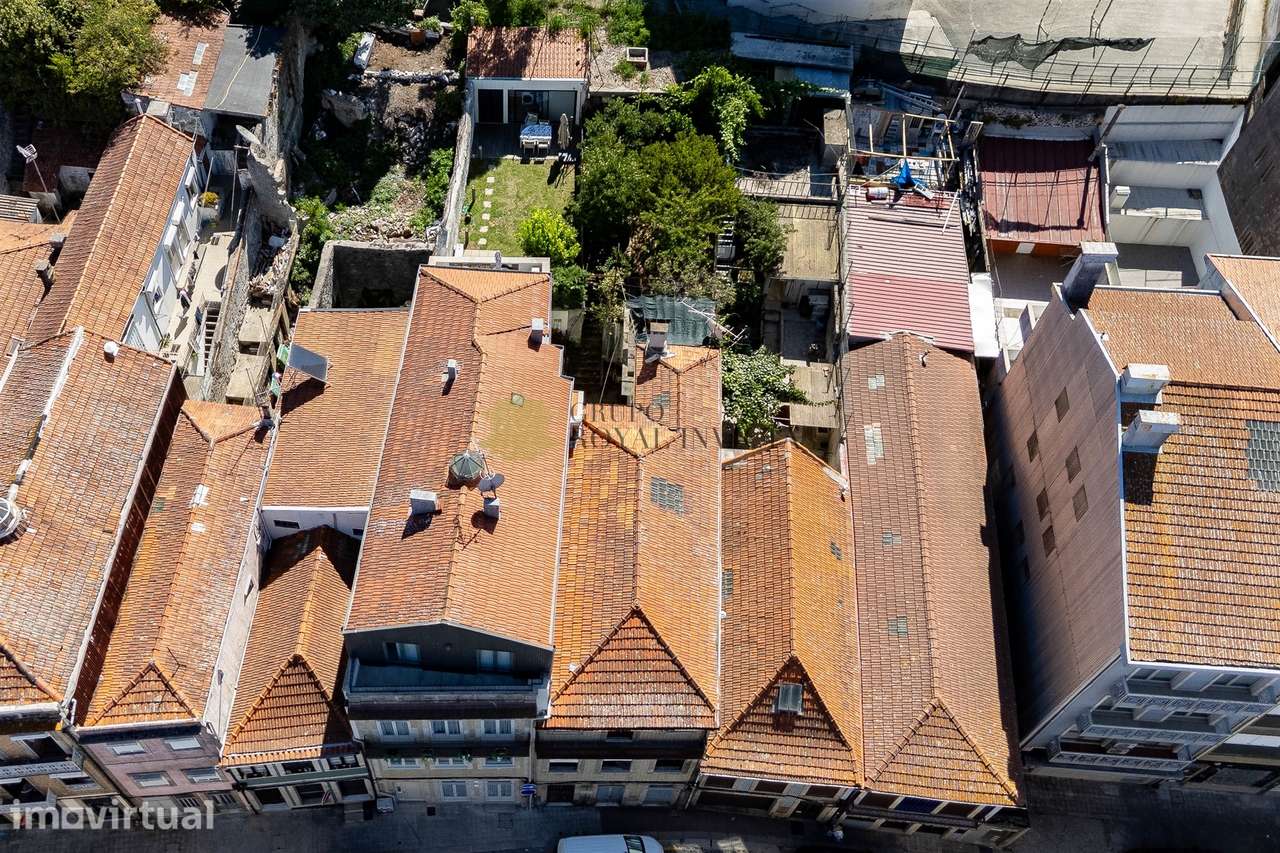 Prédio com Potencial na Rua do Bonjardim – Coração da Baixa do Porto - Grande imagem: 4/43