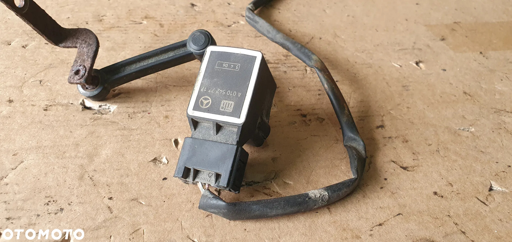 Czujnik poziomowania świateł XENON Mercedes ML W164 A0105427717 - 2