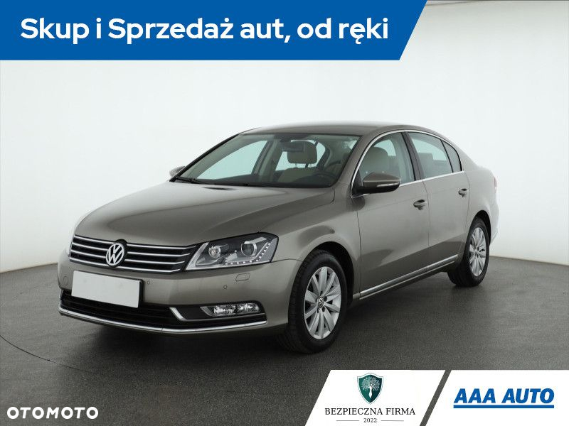 Volkswagen Passat - 2