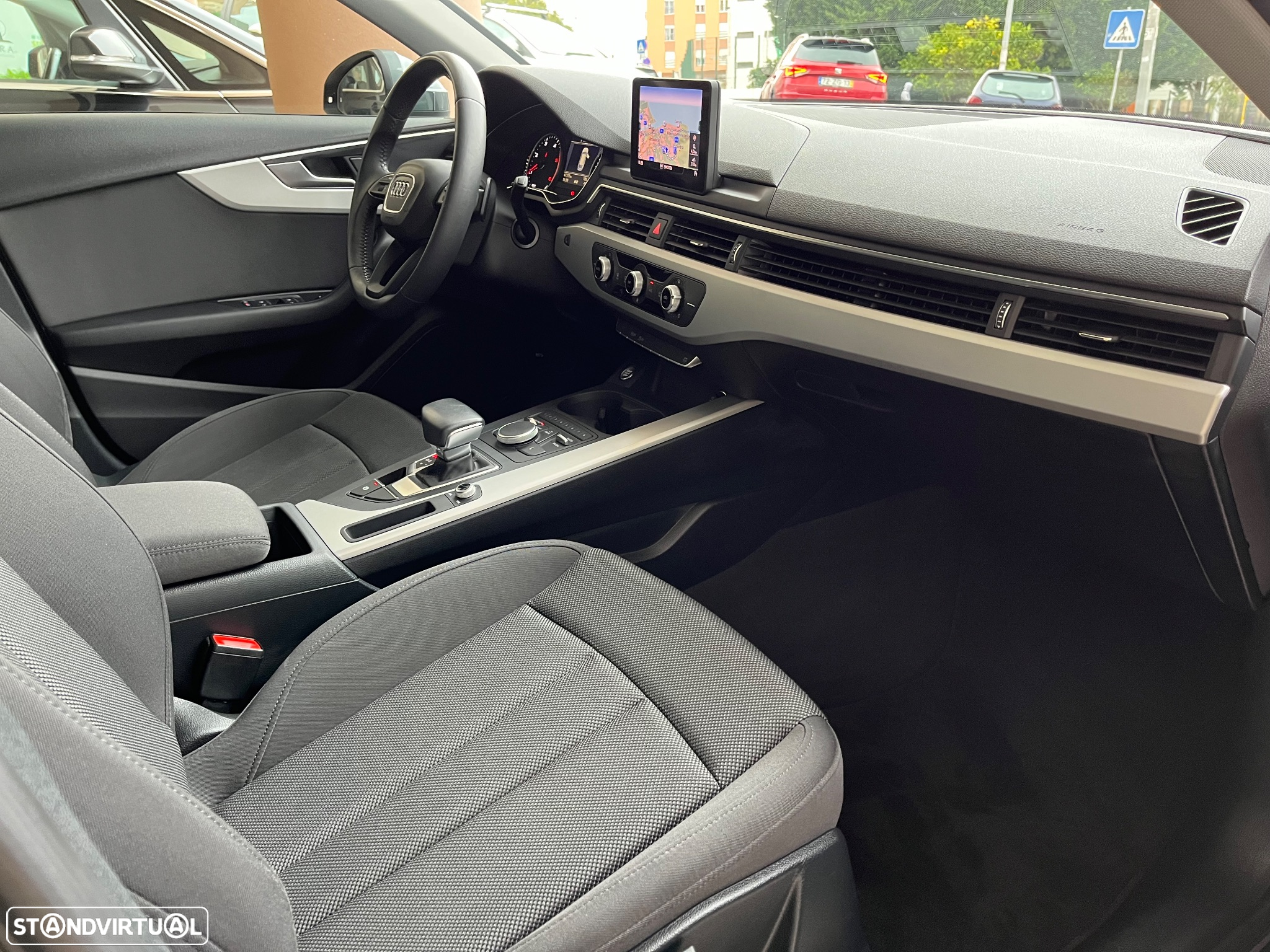Audi A4 Avant 35 TDI Design S tronic - 34