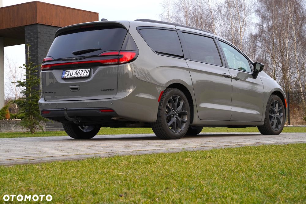 Chrysler Pacifica - 8