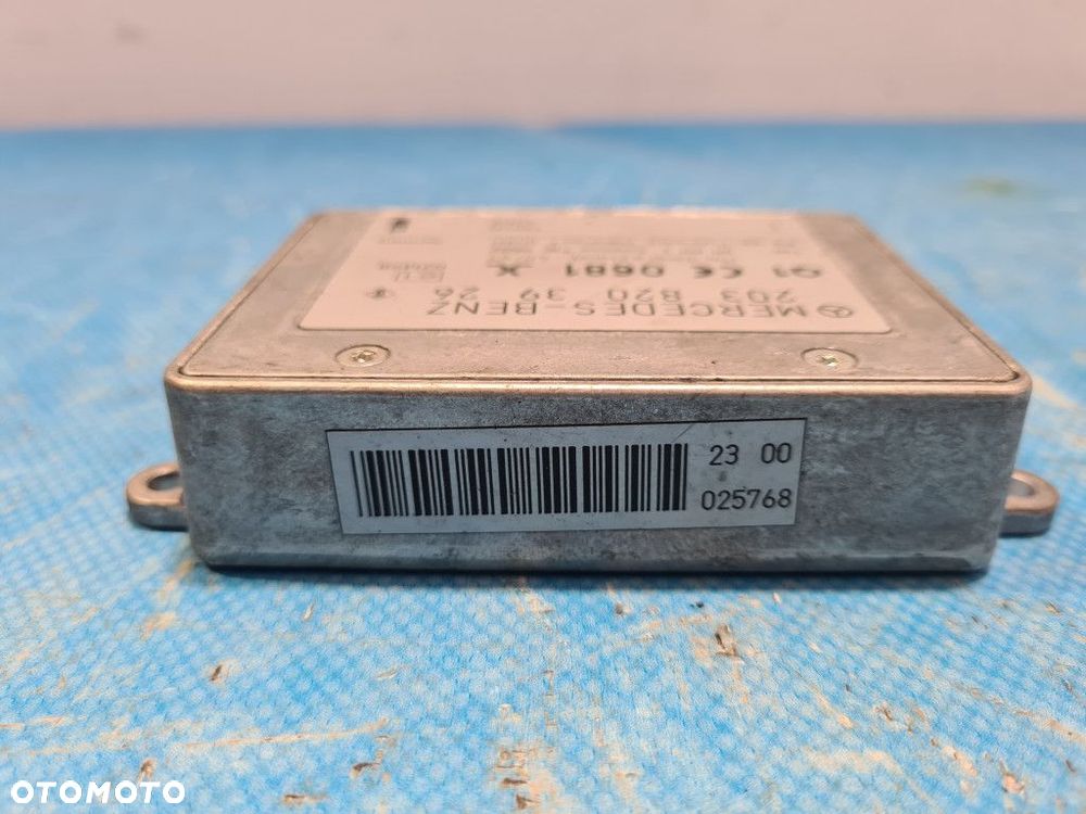 WZMACNIACZ ANTENOWY  MERCEDES W203 - 2