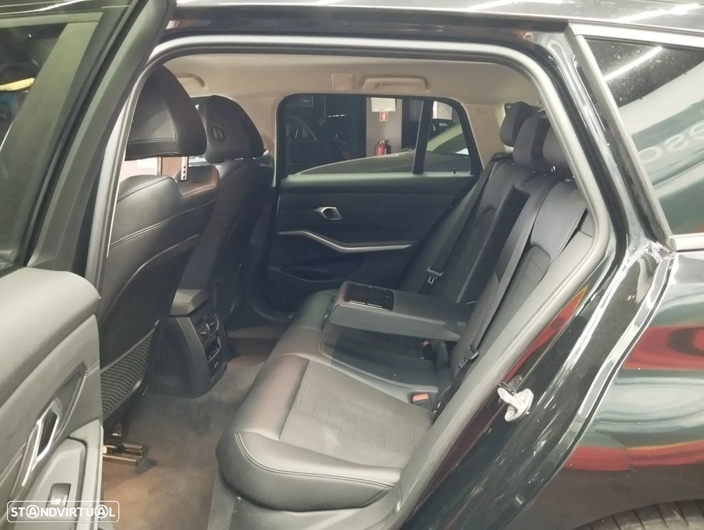 BMW 330 e Touring Line Sport Auto - 16