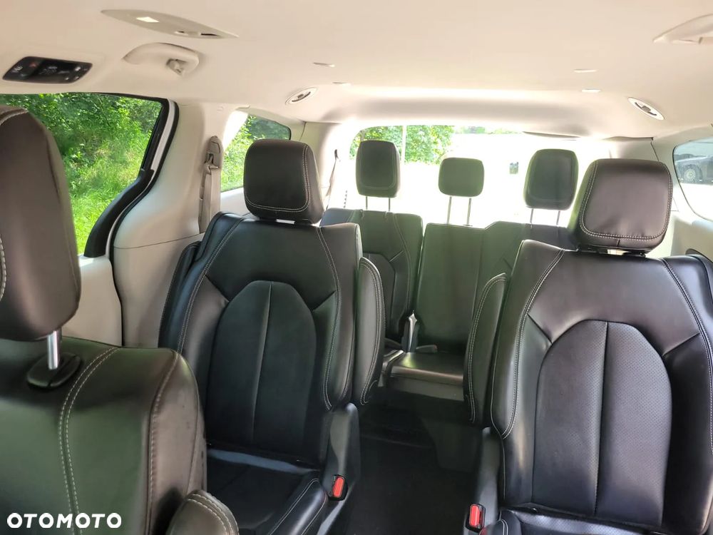 Chrysler Pacifica - 12