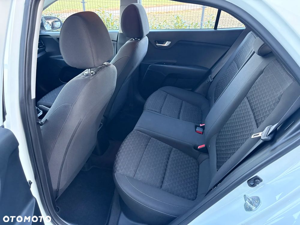 Kia Rio - 15