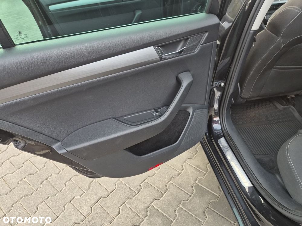Skoda Superb 2.0 TDI Ambition DSG - 13
