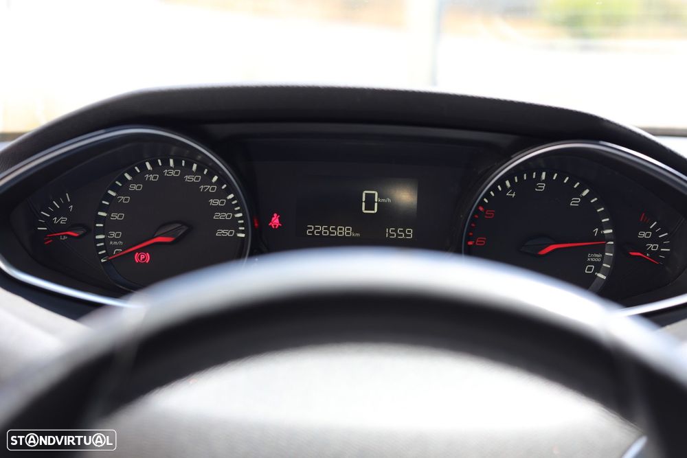 Peugeot 308 SW 1.6 BlueHDi Allure — fotografia 10
