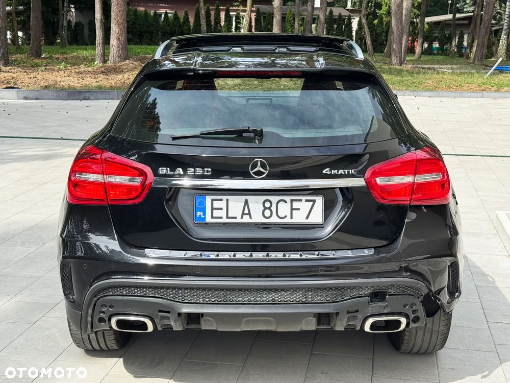Mercedes-Benz GLA 250 4Matic 7G-DCT AMG Line - 12
